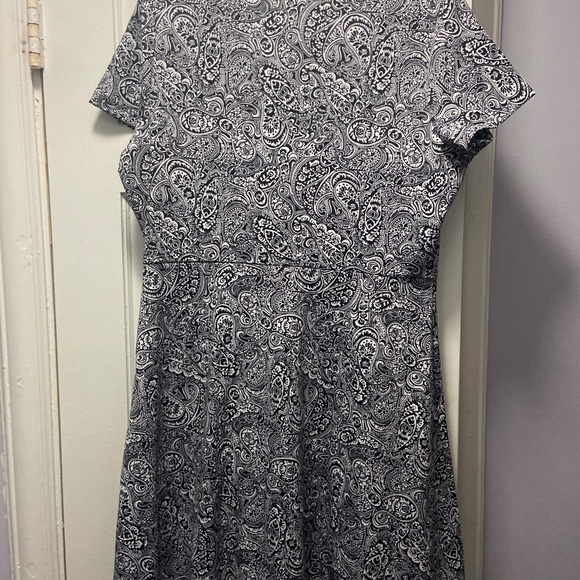 Black and white dress - Picture 3 of 3